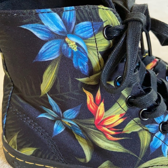 Dr. Martens Hawaiian Hackney - Picture 7 of 16